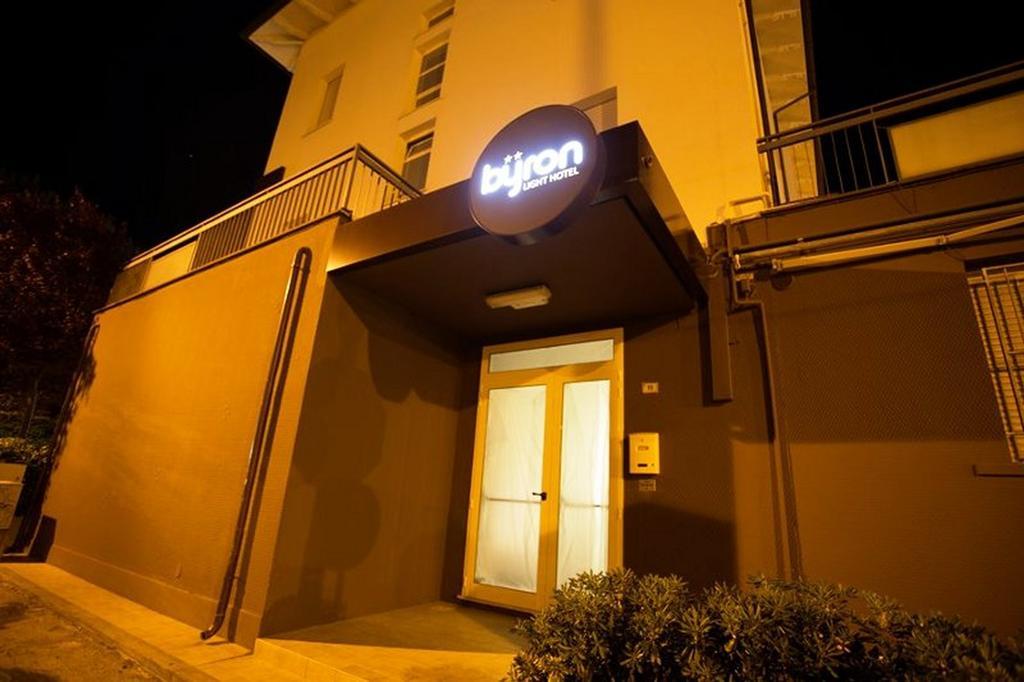Hotel Byron Solo Per Giovani Риччоне Экстерьер фото