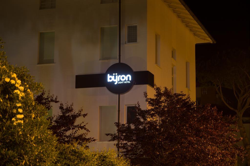 Hotel Byron Solo Per Giovani Риччоне Экстерьер фото