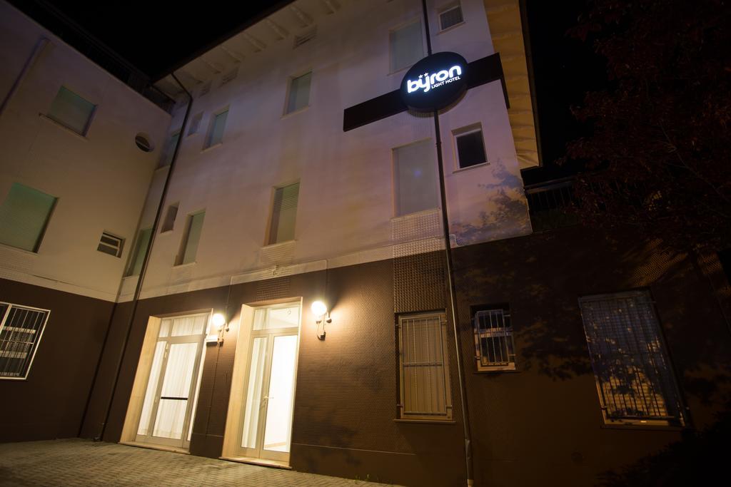 Hotel Byron Solo Per Giovani Риччоне Экстерьер фото