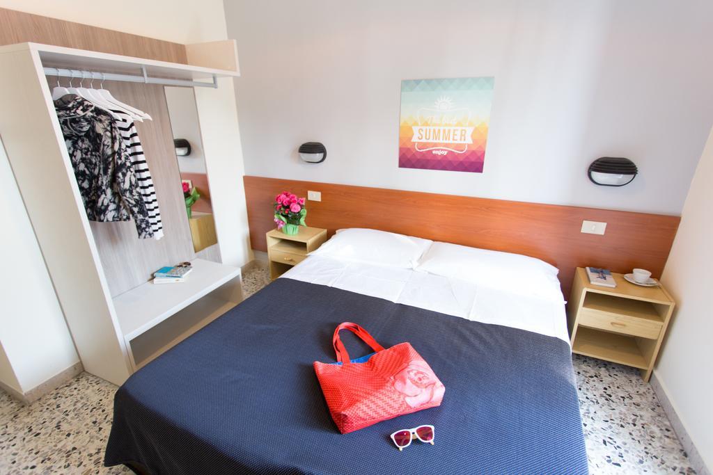 Hotel Byron Solo Per Giovani Риччоне Номер фото